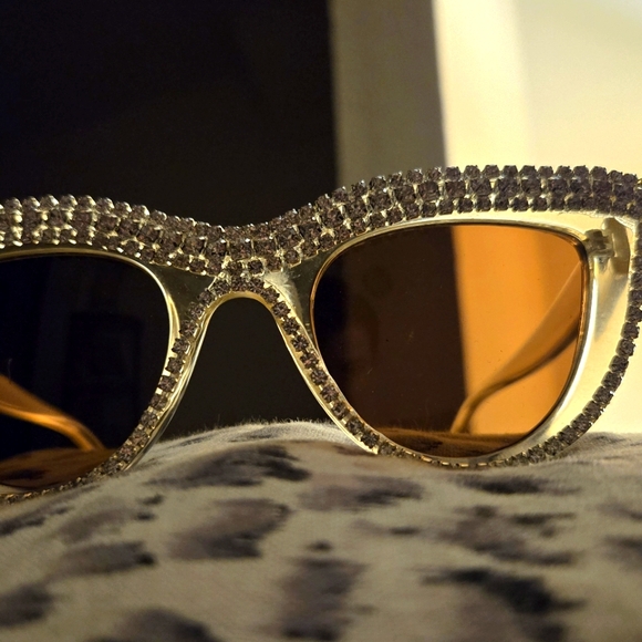 3 pairs ladies sunglasses 👓 - Picture 1 of 3